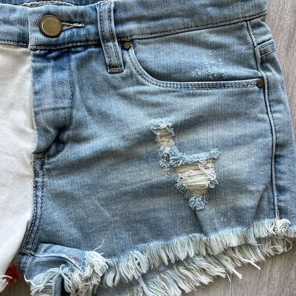 NWOT Blank Nyc Embroidered Jean Cutoff Shorts 27 - Picture 3 of 8